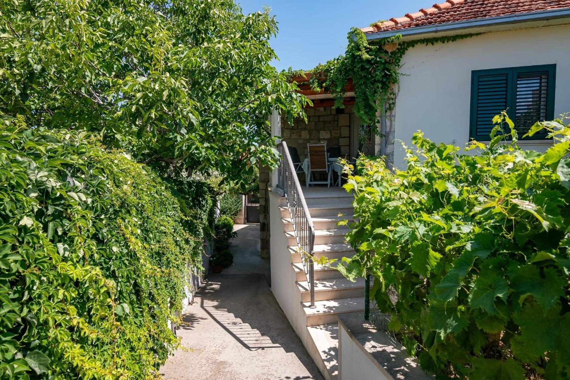 Apartments Kaja Постира Екстериор снимка