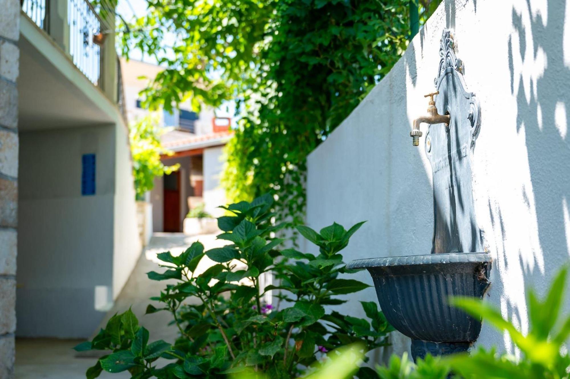 Apartments Kaja Постира Екстериор снимка